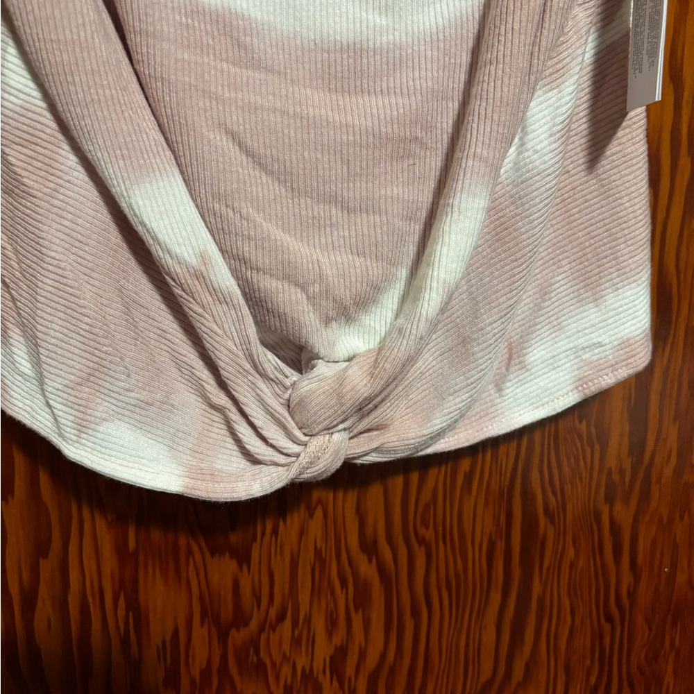 AMERICAN EAGLE NWT Cream and Baby Pink Tie Front Cropped Camisole - Picture 2 of 5